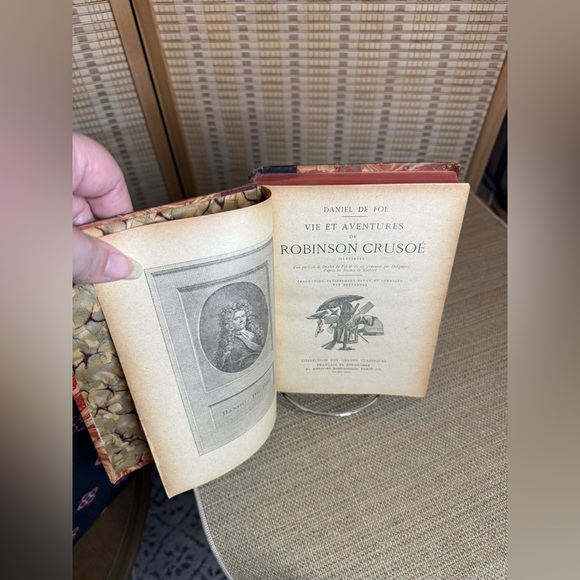 Vintage Hardcover Marbled Robinson Crusoe in French (rare copy)